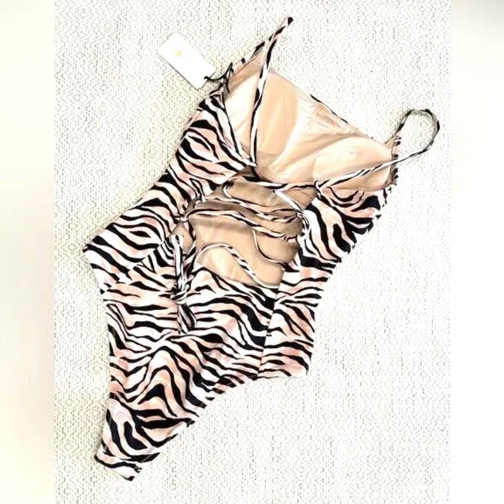 SHADE & SHORE One Piece Tiger Stripe Swimsuit Size Medium (8-10) New - Picture 4 of 8
